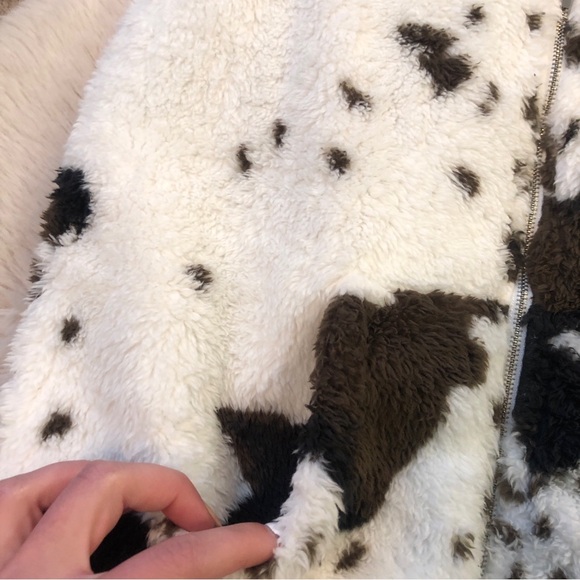 Cow Print Sherpa Vest - Picture 2 of 5